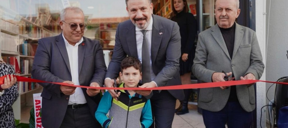 Arsuz Belediye Başkanı Sami Üstün Çelik Kitap Evi’nin açılışını gerçekleştirdi