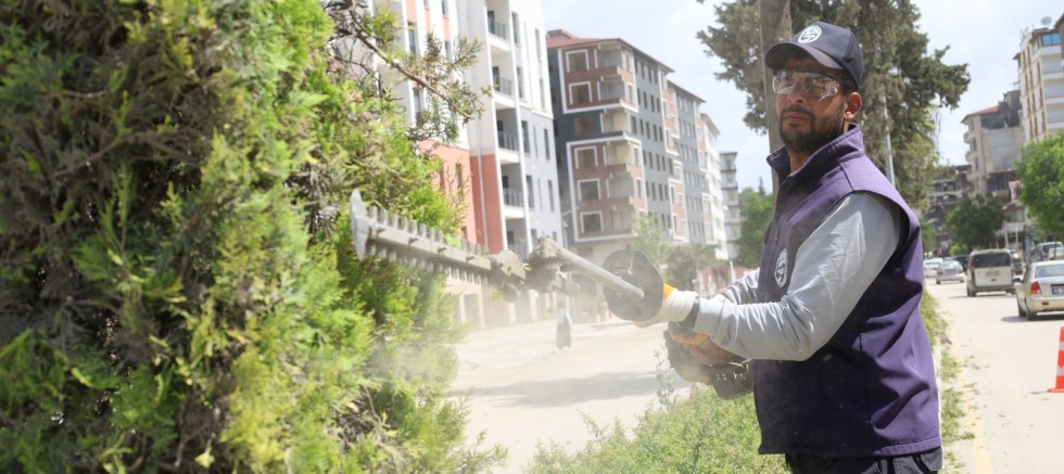 HBB’DEN BAYRAM ÖNCESİ YEŞİL ALANLARDA YOĞUN MESAİ