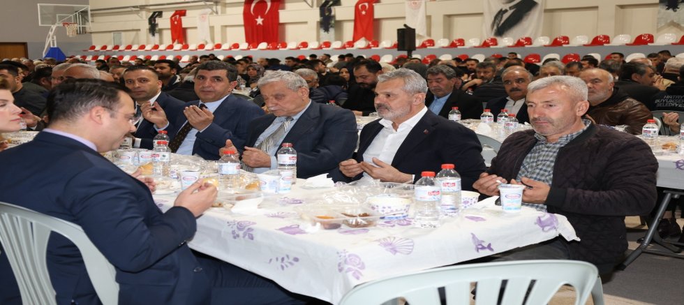 BAŞKAN ÖNTÜRK İFTAR PROGRAMLARINDA GÖNÜLLERİ FETHEDİYOR