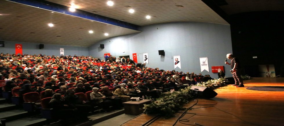 BEKİR DEVELİ İSKENDERUN’DA SAHNE ALDI