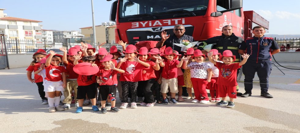 BÜYÜKŞEHİR İTFAİYESİNDEN ÇOCUKLARA YANGIN EĞİTİMİ