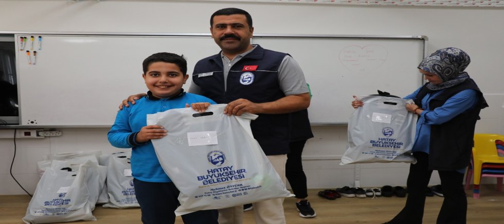 BÜYÜKŞEHİR, MİNİK ÖĞRENCİLERİ SEVİNDİRDİ