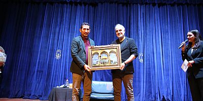 BEKİR DEVELİ İSKENDERUN’DA SAHNE ALDI